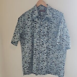 Tori Richard Honolulu Blue and Black Patterned Shirt. Fish Design. Size Large.